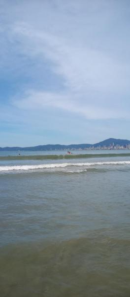 Amplo apartamento para aluguel diário numa das melhores praias de SC.